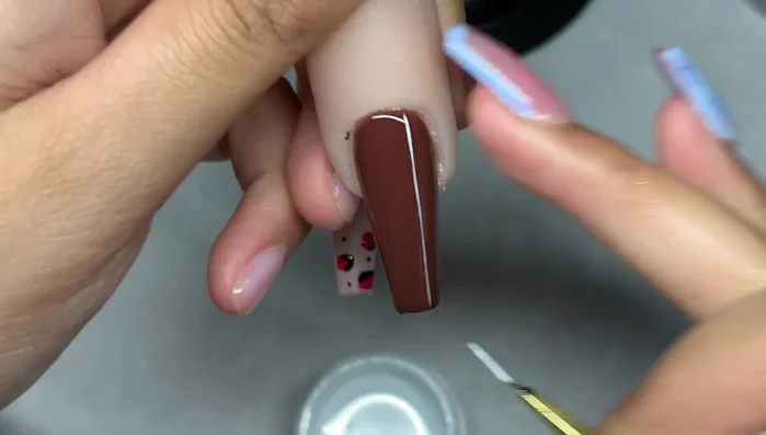 Create guiding lines with the striping brush.