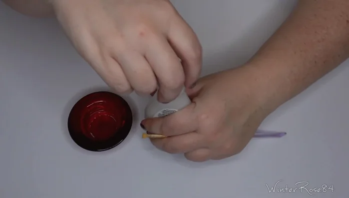 Pour a small amount of nail polish remover into a jar (optional).
