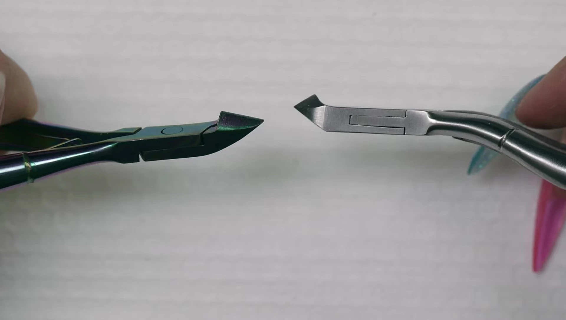 Cuticle nippers: size and blade comparison