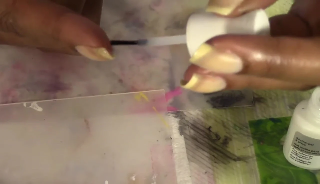 Nail glue application comparison