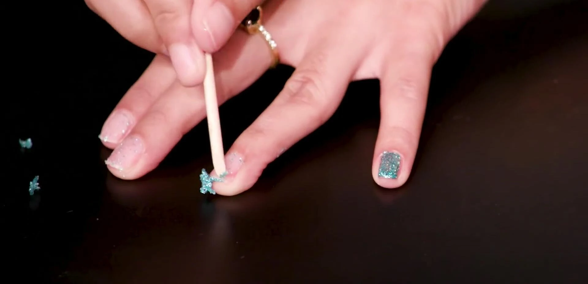 Ineffective nail polish remover kit leaves residue