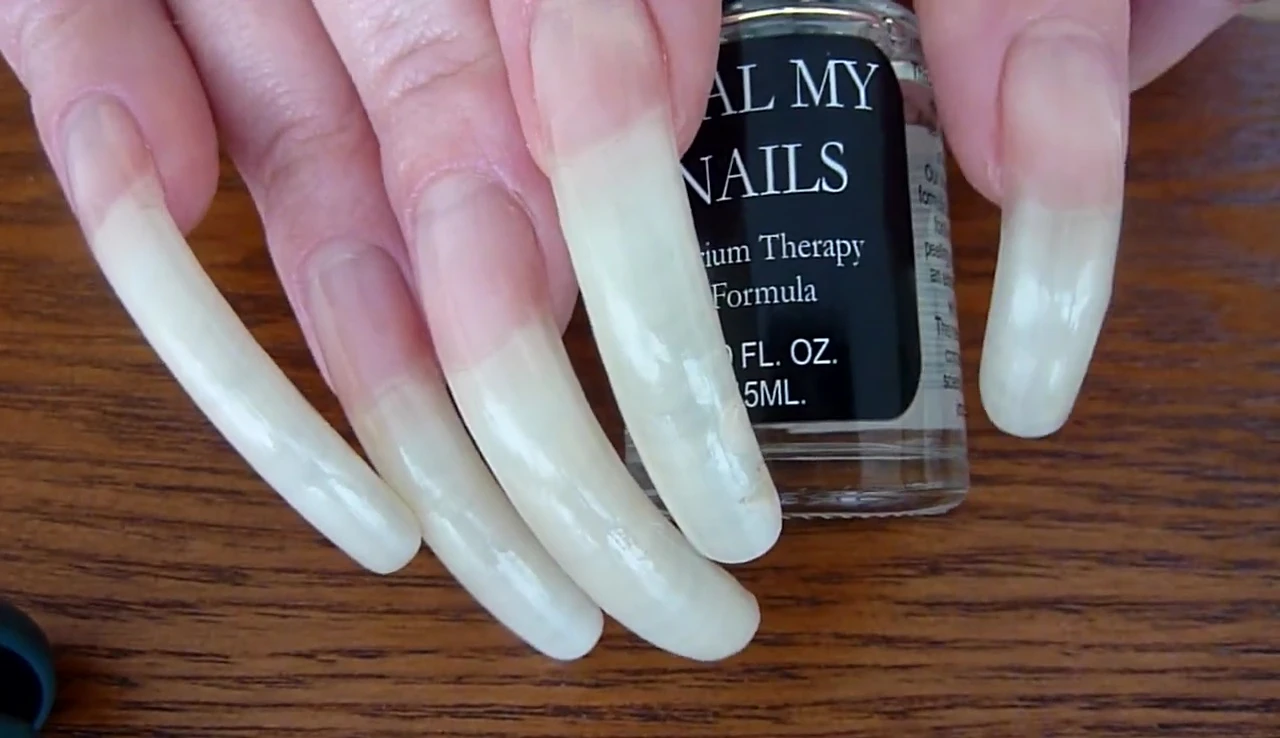 Dimples nail calcium therapy bottle