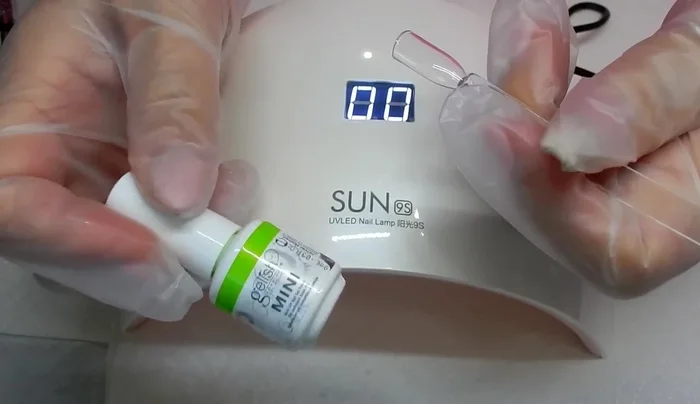 Cure for 30 seconds under the Sun9S lamp.