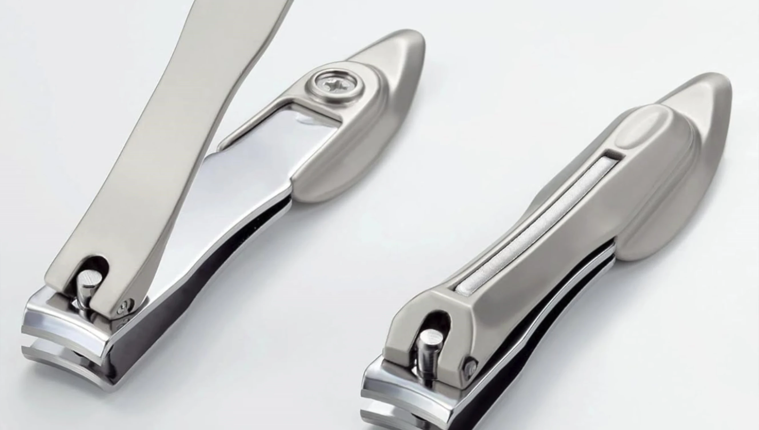 Close-up highlighting the ergonomic handle of the Green Bell clipper