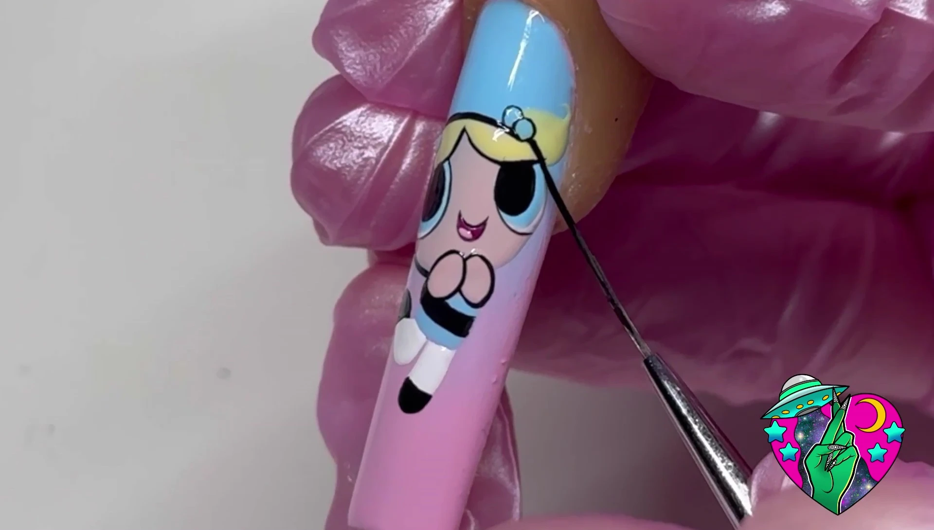 Further use of the Hella Cute Liner brush on the Powerpuff Girl nail art.