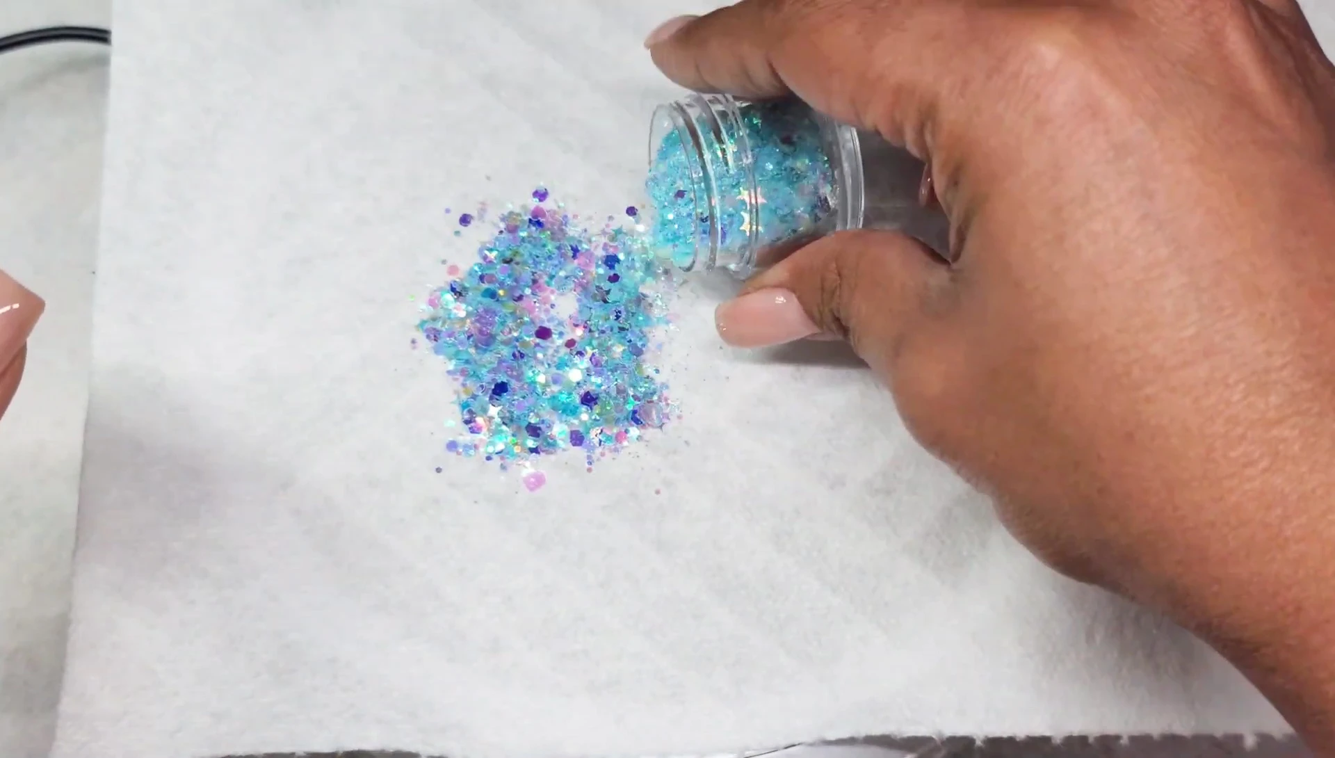 The glitter test, showcasing the high suction performance.
