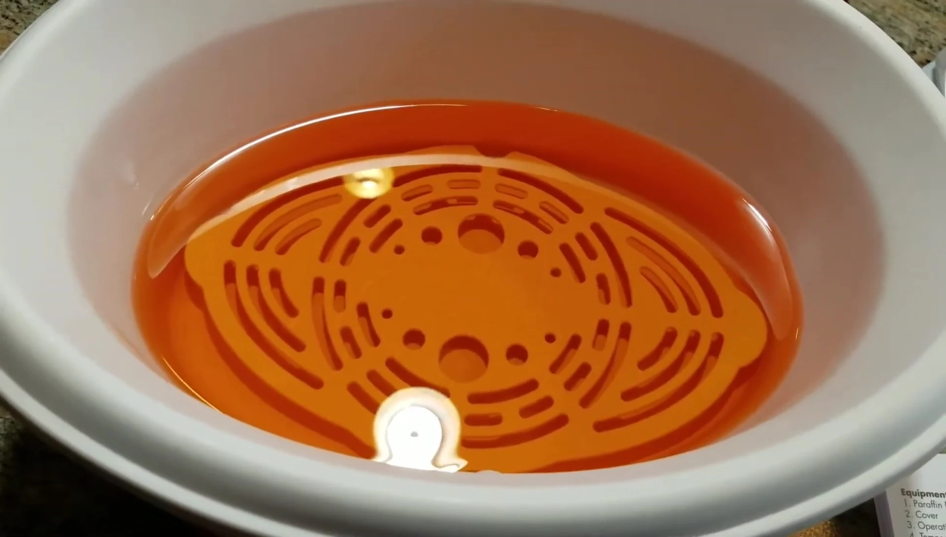 The machine with the lid on during the wax melting process.