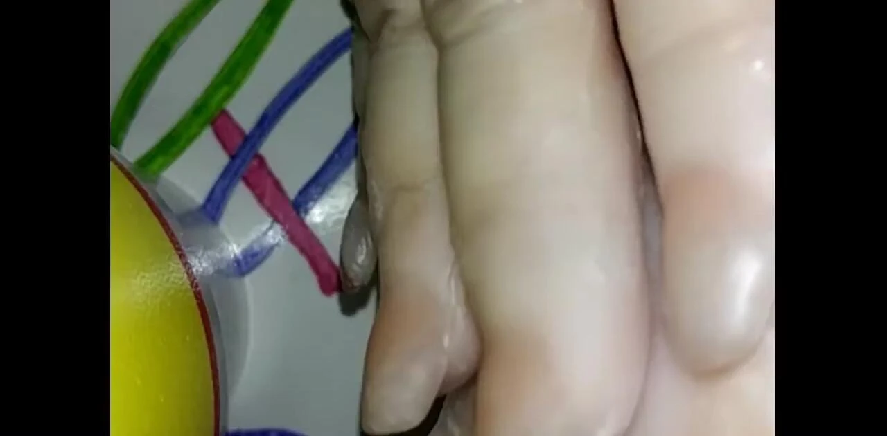 Close-up of the hands with the wax, highlighting the texture