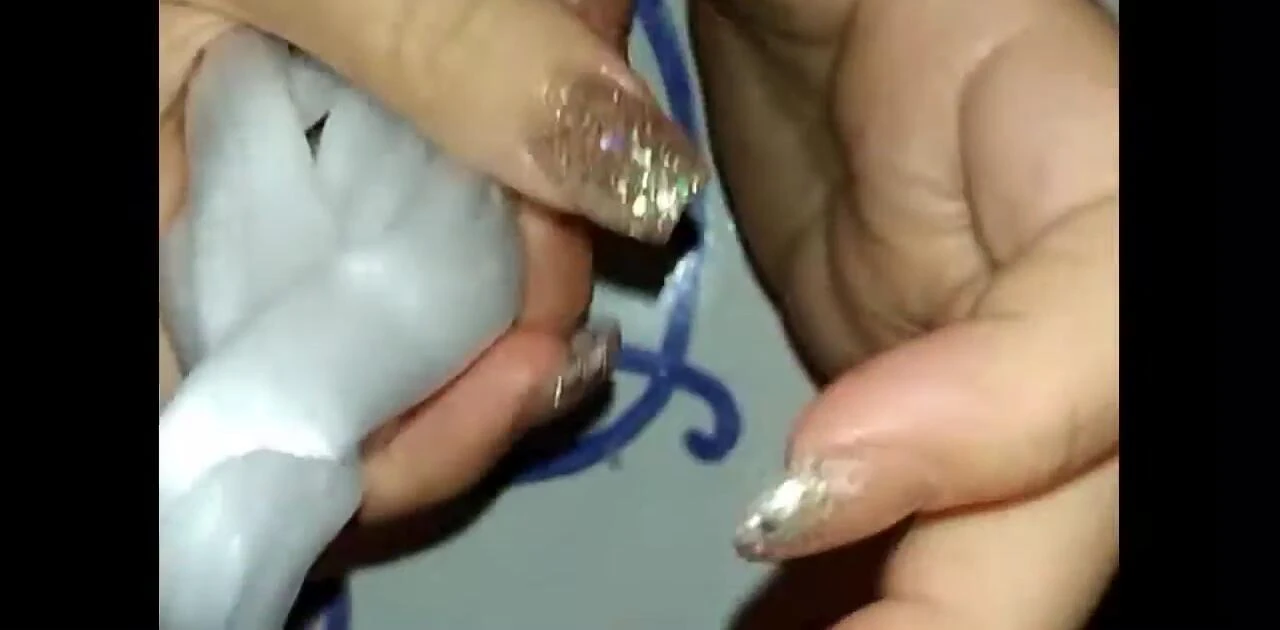The Homedics paraffin wax kit being shown