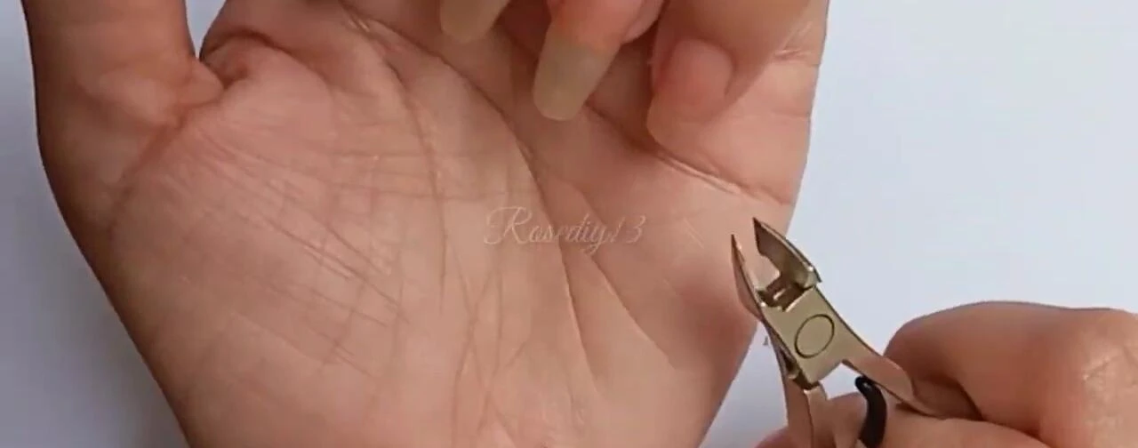 Using the cuticle nipper to trim cuticles