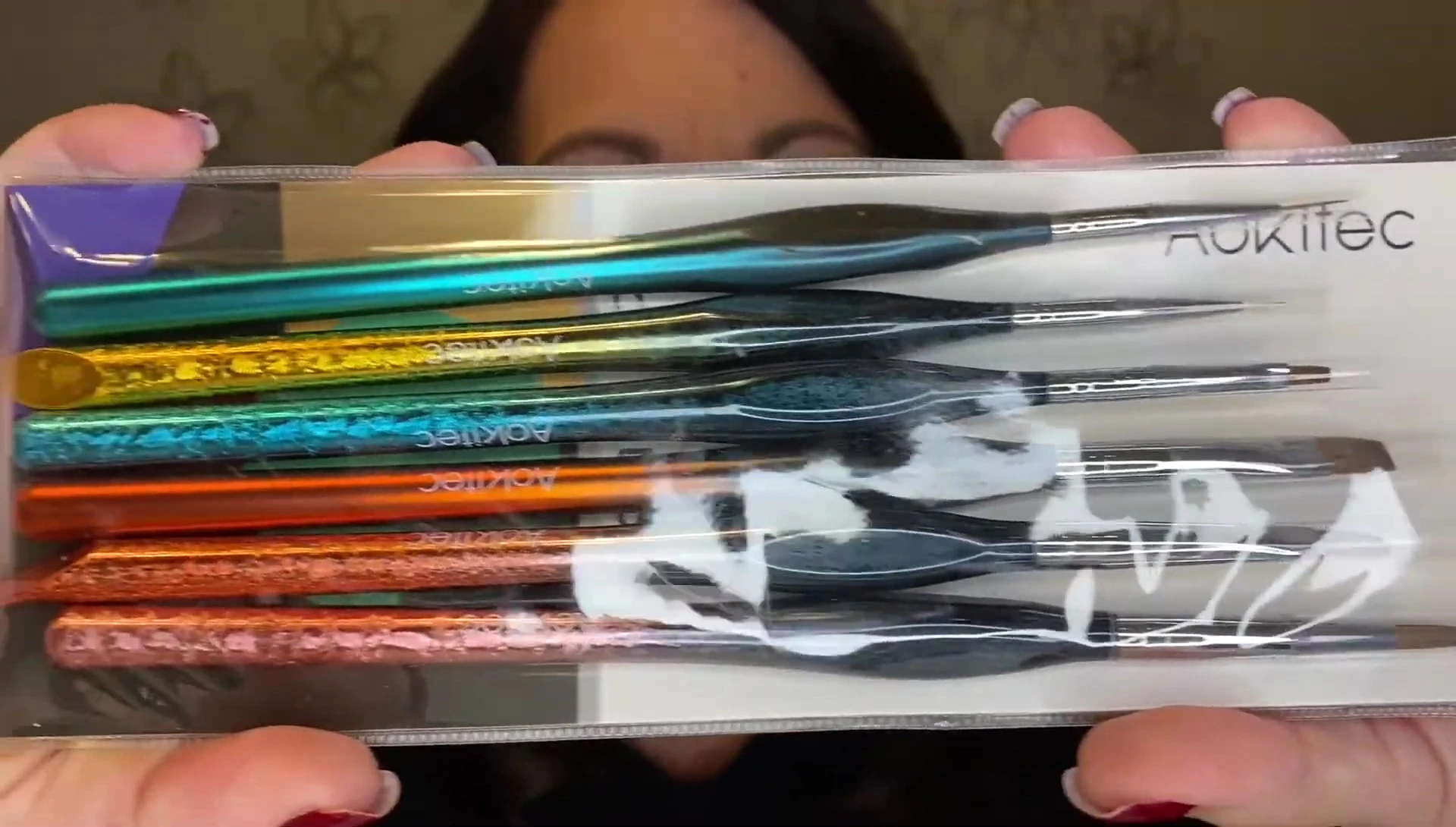 Close-up shot of the Aokitec brush set packaging.