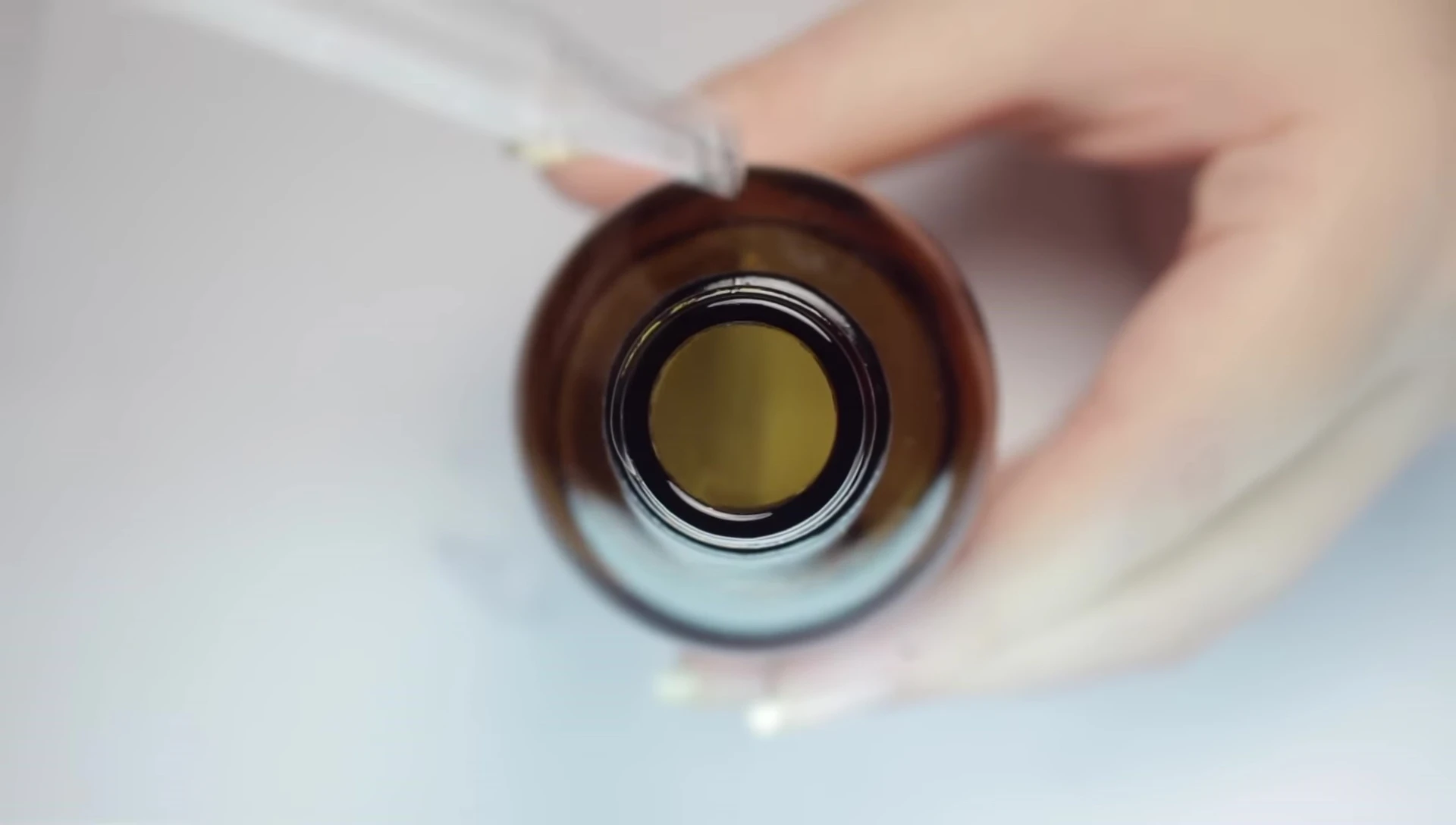 The clear, water-like consistency of the remover is shown.