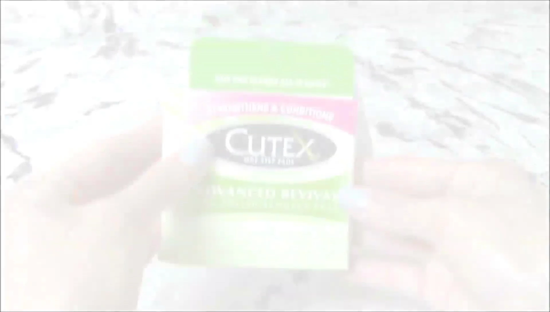 Close-up of the Cutex Advanced Revival nail polish remover pads packet.