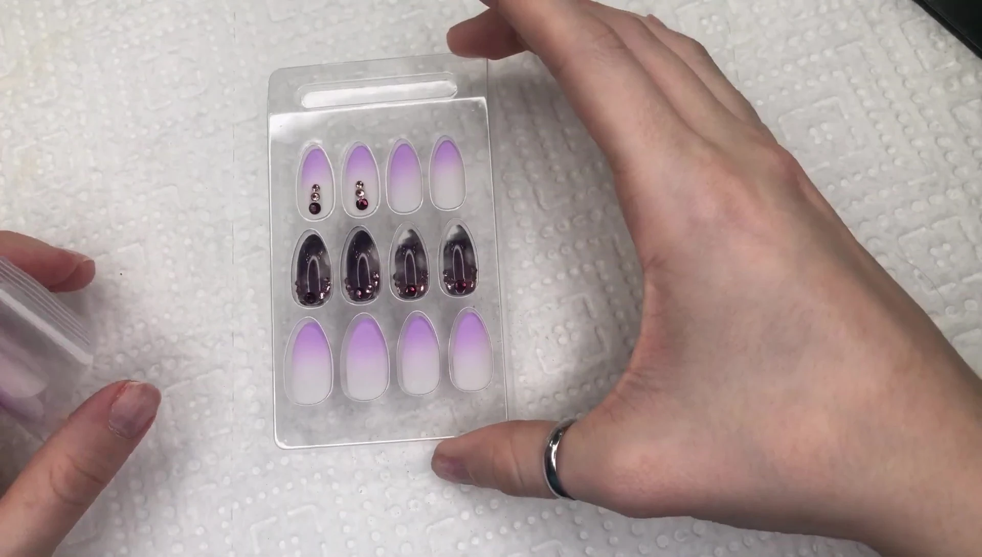 Matching press-on nails to natural nails
