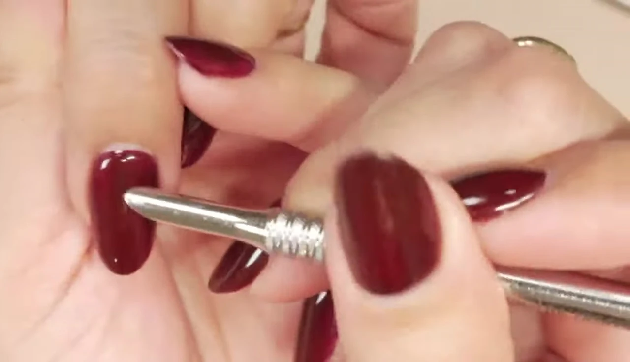 Demonstrating the side-to-side motion used to separate the eponychium using this professional pusher.