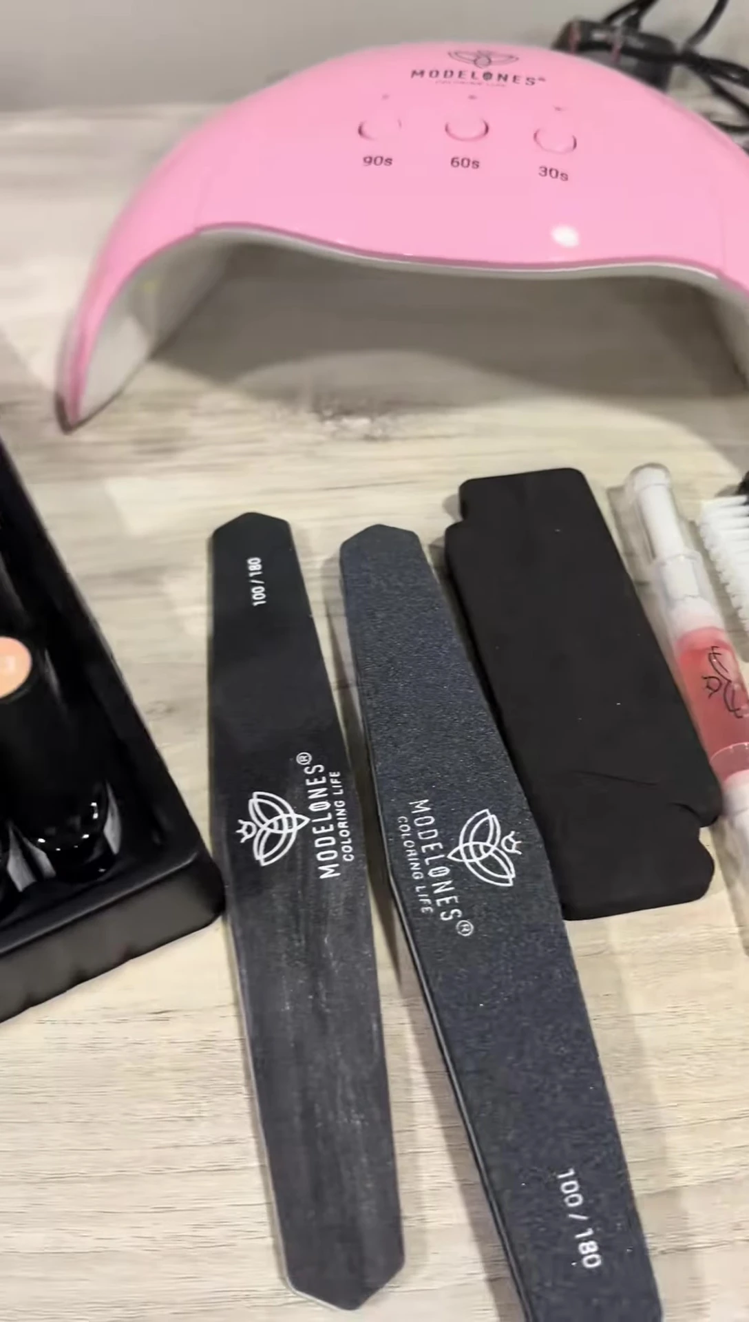 Showcase of the various colors included in the kit.