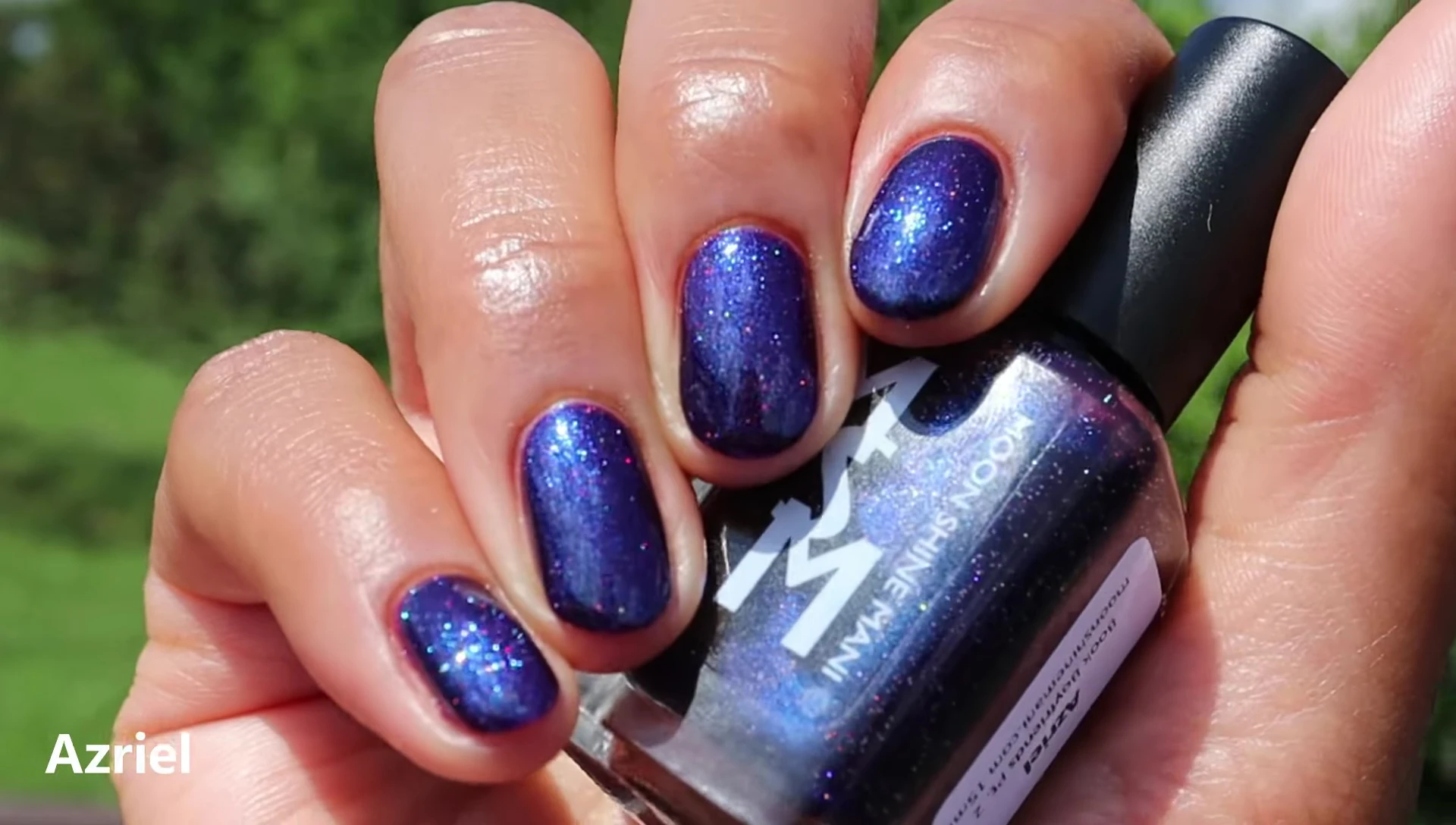 Azriel polish on nails in three coats